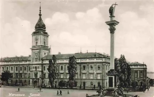 AK / Ansichtskarte WARSZAWA Warschau PL Zamek-Królewski Koenigsschloss Sigismundsaeule Turm Passanten Platz