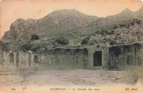 AK / Ansichtskarte Zaghouan Tunesie Temple-des-eaux Ruinen Boegen Berge Nischen roemisch