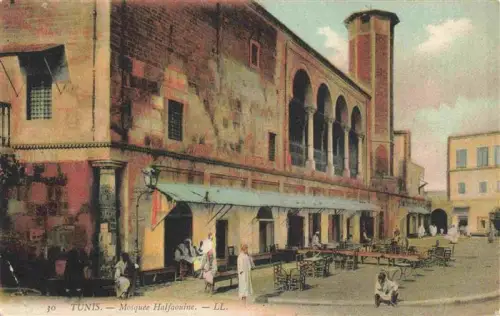 AK / Ansichtskarte TUNIS Tunesie Mosquée-Halfaouine Café Terrasse Strassenszene Passanten Boegen Minarett handkoloriert
