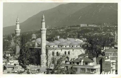 AK / Ansichtskarte Bursa Brousse TK Ulu-Cami Grosse-Moschee Minarette Kuppeln Stadtansicht Berge