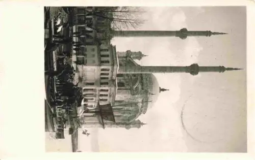 AK / Ansichtskarte ISTANBUL Constantinopel TK Ortakoey-Camisi Moschee Minarette Bosporus Boote Passanten Kuppel