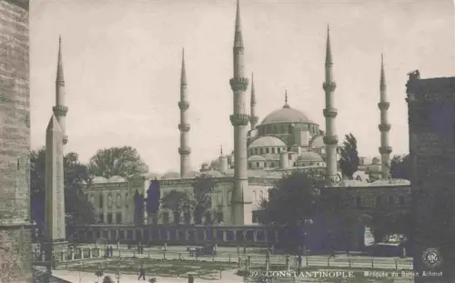 AK / Ansichtskarte Konstantinopel Konstantinople ISTANBUL TK Mosquée-du-Sultan-Achmet Blaue-Moschee Minarette Kuppeln Obelisk Platz