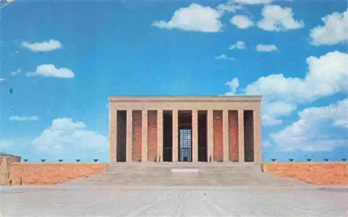 AK / Ansichtskarte Ankara TK Atatuerks-Mausoleum Anitkabir Saeulen Treppenanlage Platz Marmor