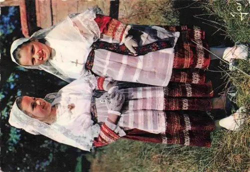 AK / Ansichtskarte Plouguerneau BREST 29 Finistere Fillettes Tracht Coiffe Spitze Maedchen Bretagne Kommunionkleid