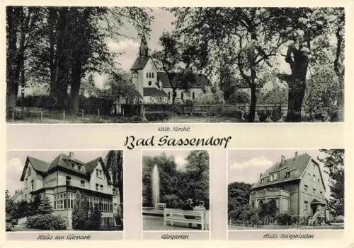 AK / Ansichtskarte Sassendorf Bad Kath-Kirche Haus-am-Kurpark Kurgarten Haus-Josephinium Brunnen Baeume