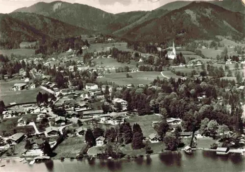 AK / Ansichtskarte Wiessee Bad Tegernsee See Berge Kirche Ort Wohnhaeuser Wald Alpen