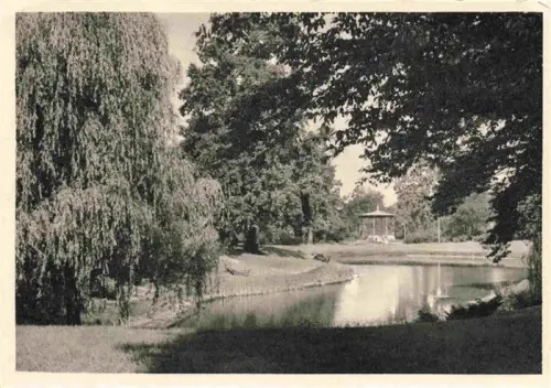 AK / Ansichtskarte Litzmannstadt LODZ PL Quellpark Teich Pavillon Trauerweide Park Baeume