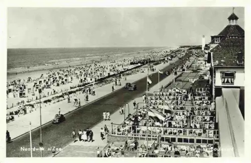 AK / Ansichtskarte NOORDWIJK aan Zee Nordwijk aan Zee NL Kon-Wilhelmina-Boulevard Strand Strandkoerbe Promenade Badegaeste Autos Meer
