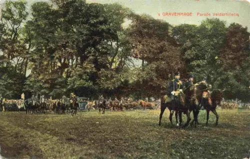 AK / Ansichtskarte S-Gravenhage Den Haag NL Parade Veldartillerie Soldaten Pferde Militaer Kanonen Park
