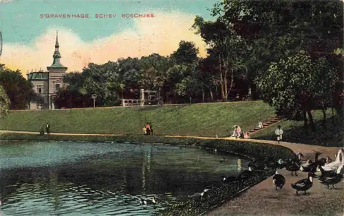 AK / Ansichtskarte S-Gravenhage Den Haag NL Schev-Boschjes Park Teich Enten Gaense Villa Baeume Spaziergaenger
