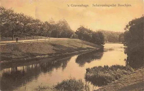 AK / Ansichtskarte S-Gravenhage Den Haag NL Scheveningsche-Boschjes Park Kanal Baeume Wiese Spazierweg