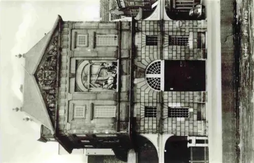 AK / Ansichtskarte Leiden Zuid-Holland NL Waag Waaggebaeude Wappen Relief historisch Kanal