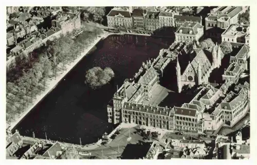 AK / Ansichtskarte DEN HAAG La Haye NL Binnenhof Regierungszentrum Hofvijver Luftbild Parlament