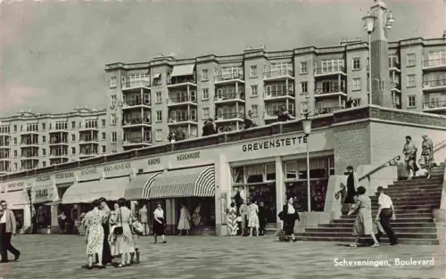 AK / Ansichtskarte SCHEVENINGEN Zuid-Holland NL Boulevard Grevenstette Herenmode Strandpromenade Geschaefte Wohngebaeude Passanten Treppe