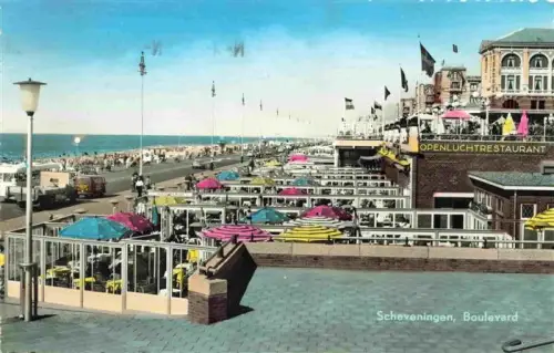 AK / Ansichtskarte SCHEVENINGEN Zuid-Holland NL Boulevard Openluchtrestaurant Strand Meer Sonnenschirme Strandpromenade Passanten