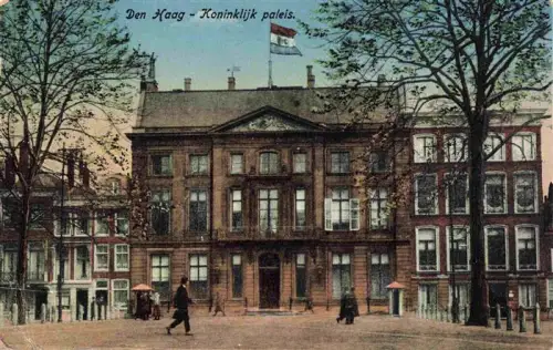 AK / Ansichtskarte DEN HAAG La Haye NL Koninklijk-paleis Noordeinde Palast Passanten Baeume Fahne