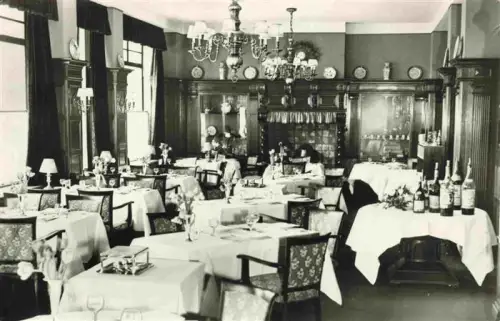 AK / Ansichtskarte DEN HAAG La Haye NL Cafe-Restaurant-de-la-Paix Scheveningseweg Restaurant Innenansicht Kronleuchter Tische