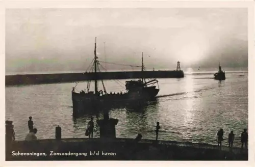 AK / Ansichtskarte SCHEVENINGEN Zuid-Holland NL Zonsondergang Haven Schiffe Silhouette Sonnenuntergang Mole Meer