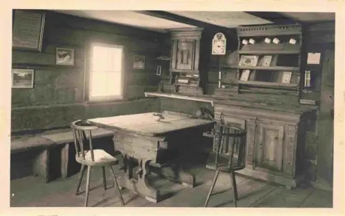 AK / Ansichtskarte DAVOS GR Schuerlihuette Clubhuette Naturfreunde Stube Tisch Stuehle Schrank Uhr Interieur