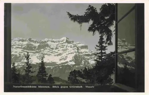 AK / Ansichtskarte Mettmen 1565m GL Naturfreundehuette Glaernisch-Massiv Berghuette Fenster Tannen Schnee Alpen