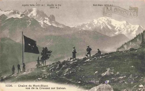 AK / Ansichtskarte La Creusaz Saint-Maurice VS Chaîne-du-Mont-Blanc Aiguille-Verte Aiguille-du-Dru Mont-Blanc Wanderer Schweizer-Fahne Aussicht Berge