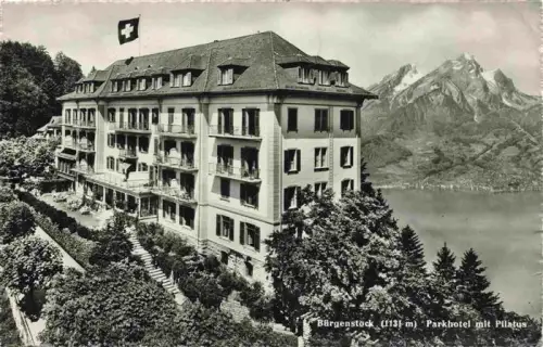AK / Ansichtskarte Buergenstock Vierwaldstaettersee NW Parkhotel Pilatus Vierwaldstaettersee Schweizer-Fahne Berge See Baeume