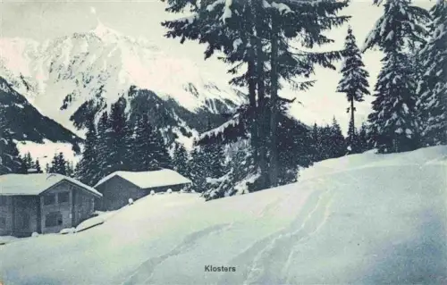 AK / Ansichtskarte Klosters-Serneus GR Winterlandschaft Schnee Fichten Berge Holzhaeuser Skipiste