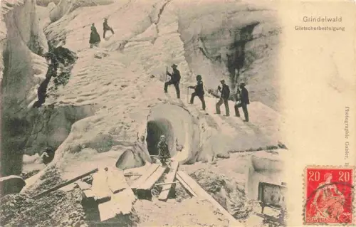 AK / Ansichtskarte Grindelwaldgletscher BE Gletscherbesteigung Gletscher Bergsteiger Gletscherhoehle Eis Tunnel Bergfuehrer