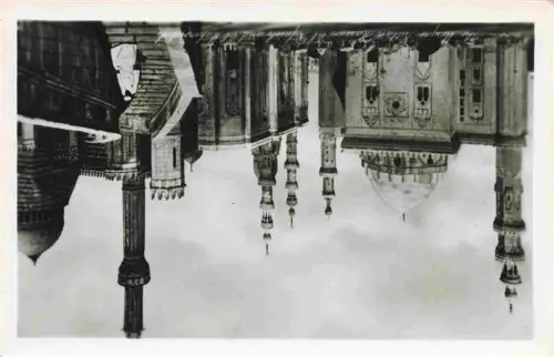 AK / Ansichtskarte CAIRO  Kairo Caire Egypt Sultan-Hassan-Moschee El-Rifaieh-Moschee El-Mahmoudieh Minarette Kuppeln Treppe Mann