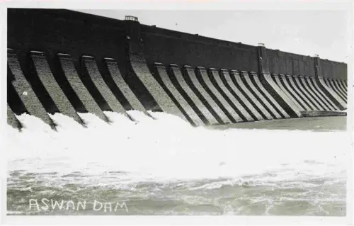 AK / Ansichtskarte Aswan Assuan Asswan Egypt Assuan-Damm Nil Staumauer Staudamm Wasserfall Schleusen