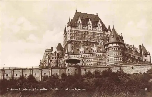 AK / Ansichtskarte Chateau Frontenac Quebec Canada Château-Frontenac Canadian-Pacific-Hotel Schlosshotel Tuerme Stadtmauer