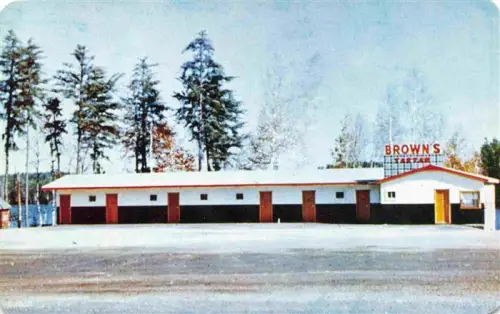 AK / Ansichtskarte Upsala Ontario Canada Browns-Tartan Motel Highway-17 English-River Wald Winter