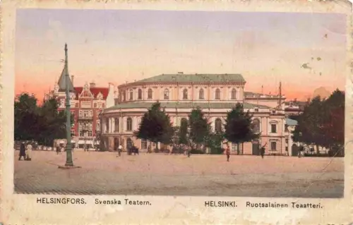 AK / Ansichtskarte HELSINKI Helsingfors Suomi Svenska-Teatern Ruotsalainen-Teaatteri Theater Platz Passanten Laternen