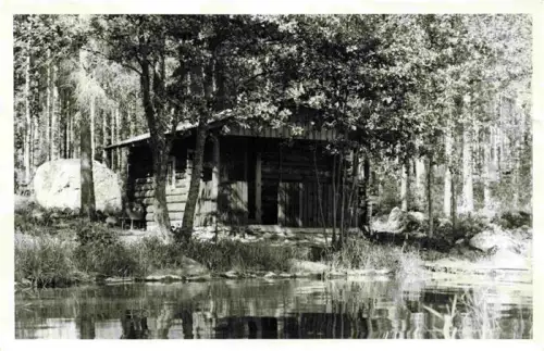 AK / Ansichtskarte Saeynetkoskt  Kotka Suomi Blockhaus Teich Wald Baeume Felsen Spiegelung
