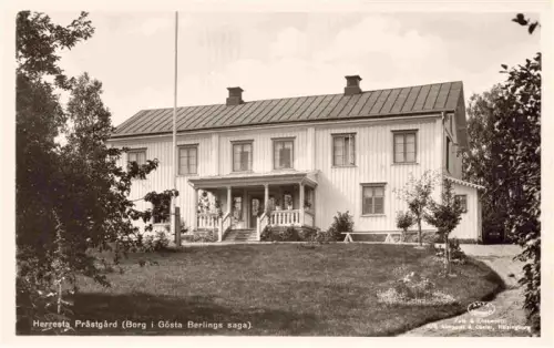 AK / Ansichtskarte Sunne Varmlands Lan Sweden Herresta-Praestgård Borg Goesta-Berlings-saga Pfarrhaus Veranda Fahnenmast