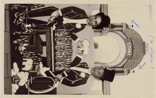 AK / Ansichtskarte Tivolis Sweden Tivoli Eingang Fotostand Maenner Zylinder Bierflaschen Bierkruege Vergnuegungspark