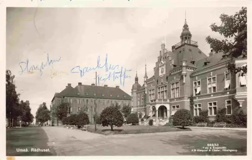 AK / Ansichtskarte Umea Sweden Rådhuset Rathaus Backstein Turm Allee Baeume Platz
