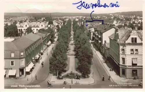 AK / Ansichtskarte Umea Sweden Rådhusesplanaden Promenade Allee Brunnen Sundsvallsbanken Fahrraeder Stadtpanorama