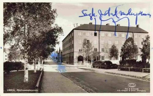 AK / Ansichtskarte Umea Sweden Rådhusesplanaden Allee Birken Verwaltungsgebaeude Baeume Strasse