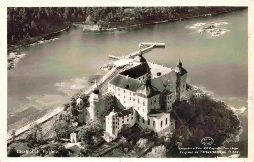 AK / Ansichtskarte Lyckan Laeckoe-Slott Schloss Vaenern See Luftbild Insel Tuerme