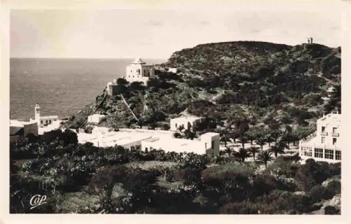 AK / Ansichtskarte Korbous Tunesie Parc Hotels Kueste Meer Huegel Palmen Weisse-Gebaeude Minarett