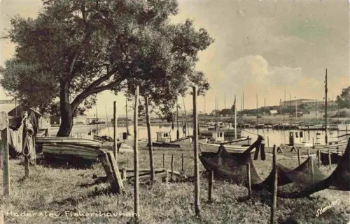AK / Ansichtskarte Haderslev Hadersleben DK Fiskerhavnen Fischerhafen Boote Netze Baum Fjord