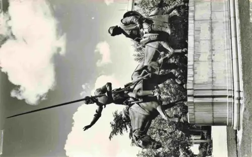 AK / Ansichtskarte MADRID  ES Don-Quijote Sancho-Panza Reiterstandbild Skulptur Denkmal Brunnenplatz
