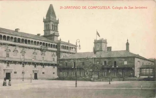 AK / Ansichtskarte Santiago de Compostela ES Colegio-de-San-Jerónimo Platz Turm Gebaeude Fahne Passanten Laternen