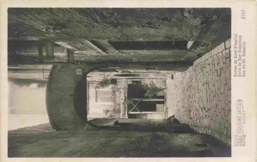 AK / Ansichtskarte BARCELONA Cataluna ES Carrer-de-Sant-Simplici Calle-de-San-Simplicio Gasse Torbogen Kopfsteinpflaster Balkon Altstadt