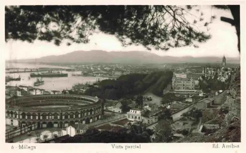 AK / Ansichtskarte MALAGA Andalucia ES Plaza-de-Toros Hafen Stadtpanorama Kathedrale Berge Kiefern S/W
