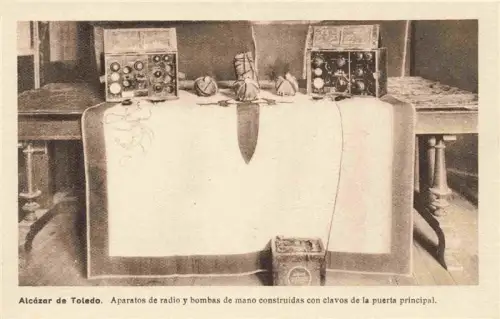 AK / Ansichtskarte TOLEDO Castilla-La Mancha ES Alcázar-de-Toledo Radiogeraet Handgranaten Militaer Buergerkrieg Ausstellung