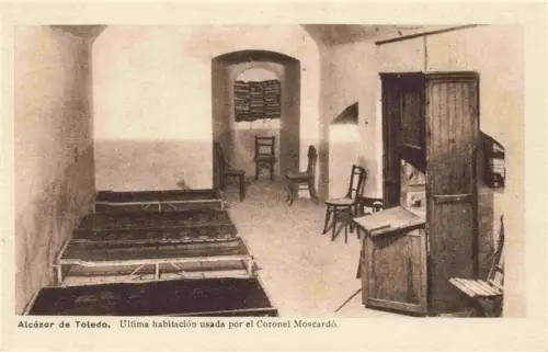 AK / Ansichtskarte TOLEDO Castilla-La Mancha ES Alcázar-de-Toledo Zimmer Bett Schrank Stuehle Buergerkrieg Coronel-Moscardó Innenraum
