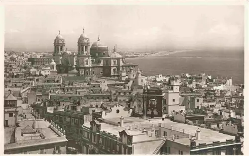 AK / Ansichtskarte CADIZ Andalucia ES Kathedrale Stadtpanorama Meer Daecher Tuerme Kuppeln S/W