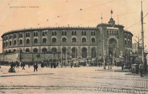 AK / Ansichtskarte BARCELONA Cataluna ES Arenas Plaza-de-Toros-Las-Arenas Stierkampfarena Passanten Strassenbahn Kopfsteinpflaster